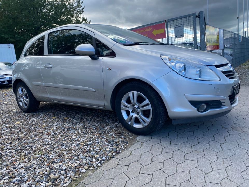 Opel Corsa D Edition in Hildesheim