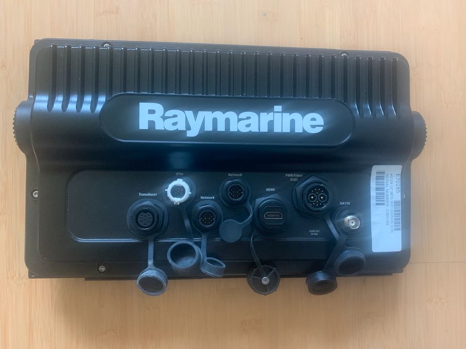 Raymarine e128 Multifunktionsdisplay 12 Zoll Navigationsgerät in Stelle