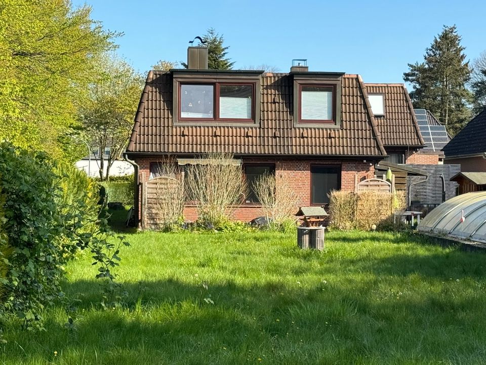 Saniertes 3-Familienhaus mit 7,5 Zimmer und Pool in begehrter Lage von Rahlstedt in Hamburg