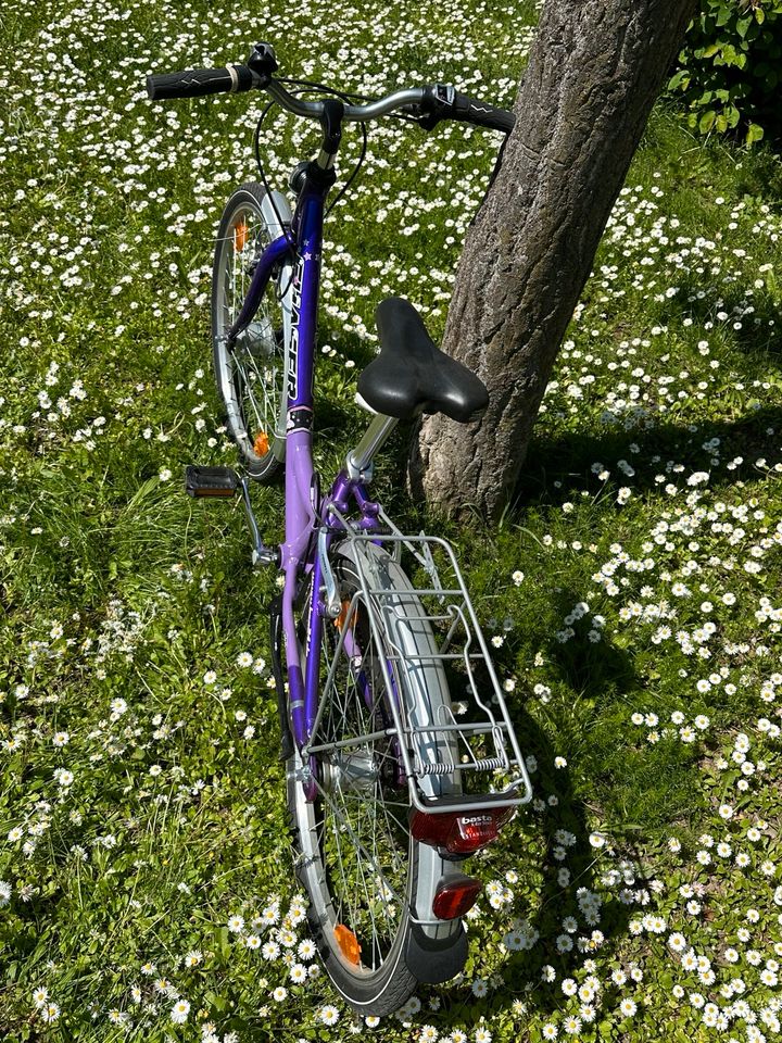 Lila Chaser Fahrrad in Wiesbaden