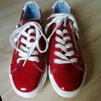 Neue rote Sneakers v. Young Spirit Schleswig-Holstein - Flensburg Vorschau