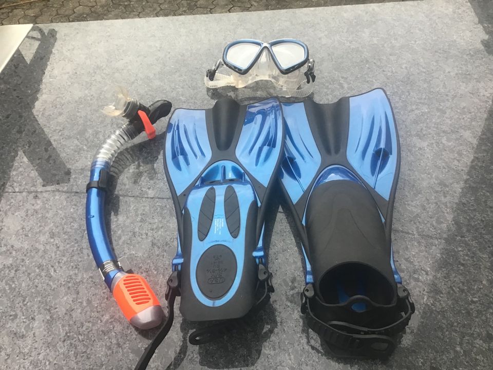 Tauchset, blau, 38-41, Schwimmflossen, Taucherbrille in Baden-Württemberg -  Ubstadt-Weiher | eBay Kleinanzeigen ist jetzt Kleinanzeigen