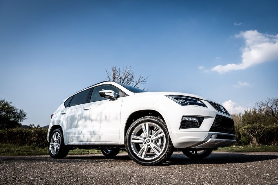 Seat Ateca 2.0TSI FR 4Drive Vollausstattung DSG PANO Standhzg RFK in Böchingen