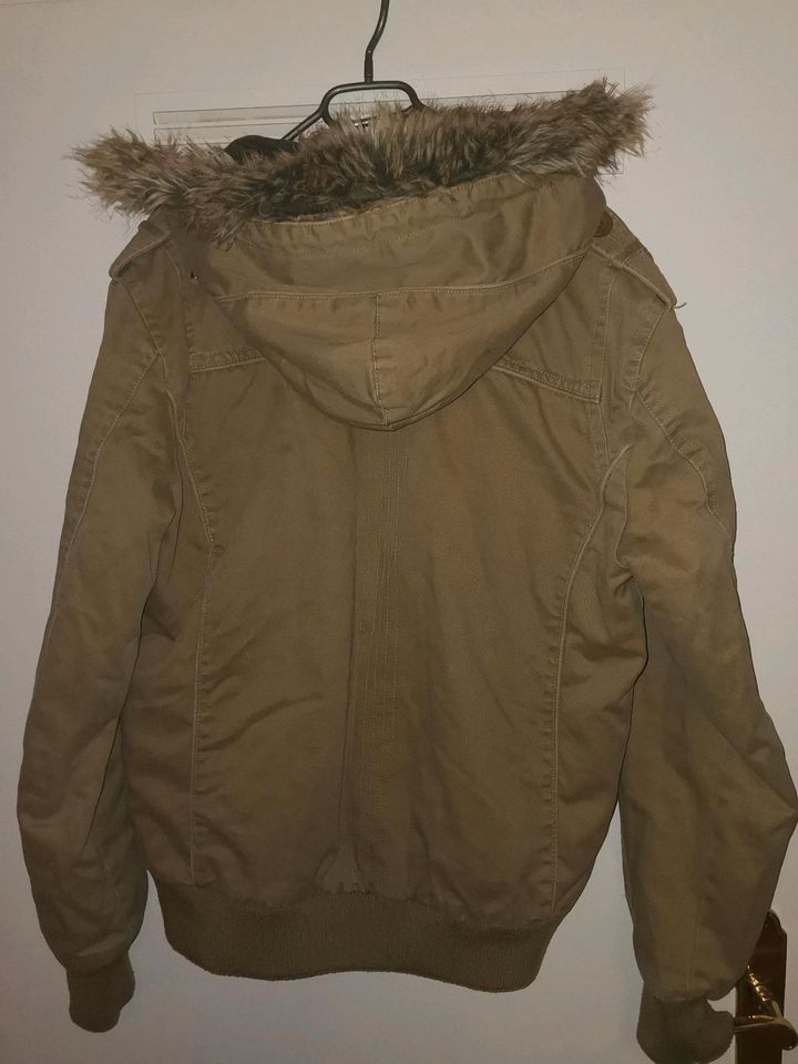 Winterjacke mit Fell Goldenhorn Größe M in Hildesheim