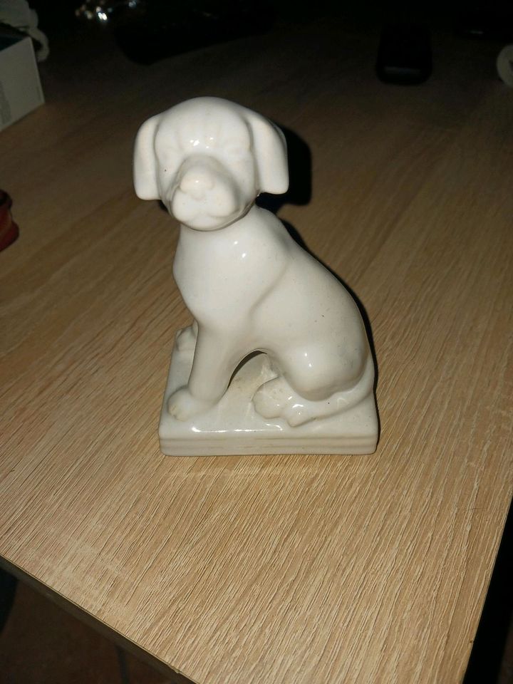 Hunde Figur in Düsseldorf