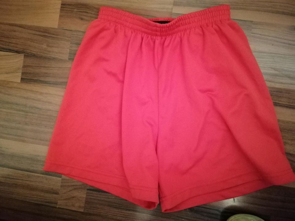 Teamwear Shorts 164/176 rot in Hettstedt