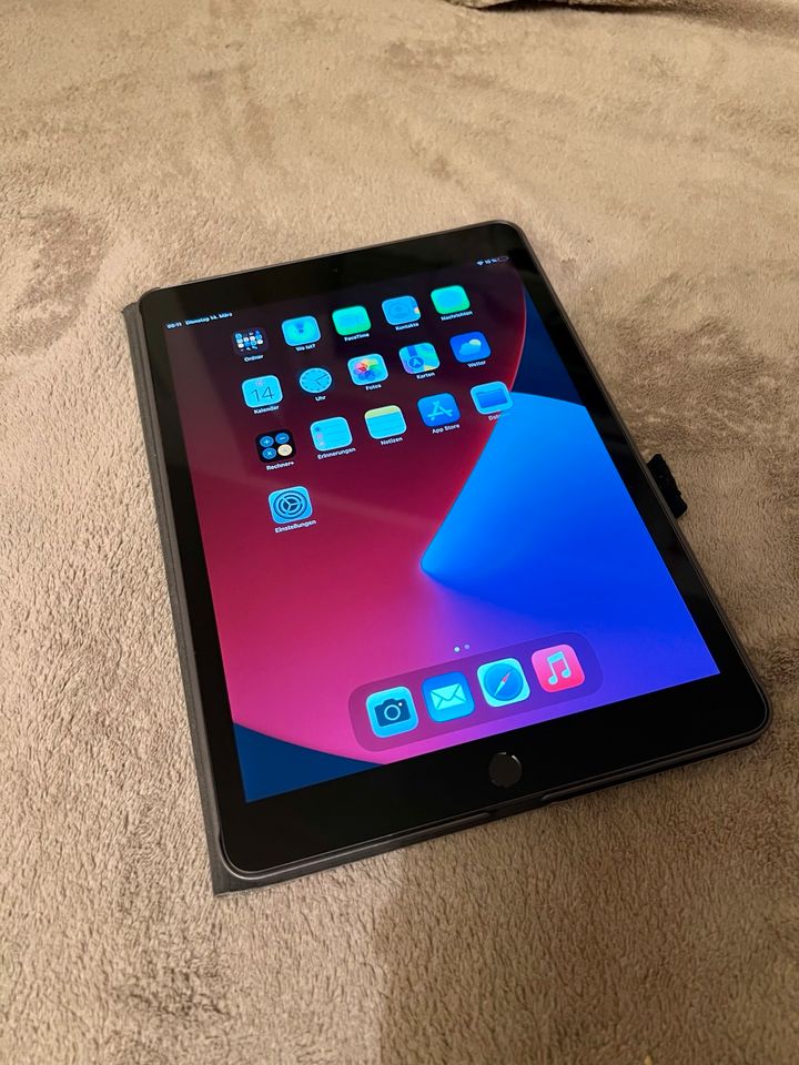 Apple Ipad 7th Generation (128gb) in Kenzingen