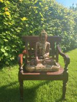 Buddha Figur sitzend inklusive Holzstuhl Nordrhein-Westfalen - Arnsberg Vorschau