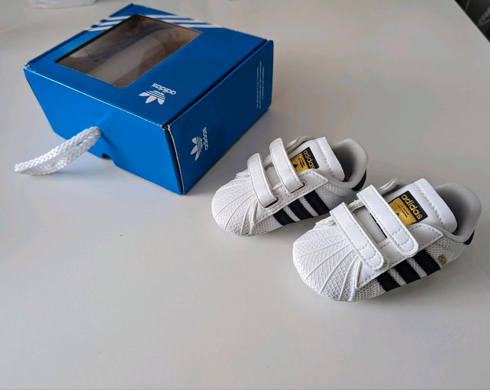 Adidas Superstar Krabbelschuhe Baby Größe 17 in Sachsen - Radebeul | eBay  Kleinanzeigen ist jetzt Kleinanzeigen