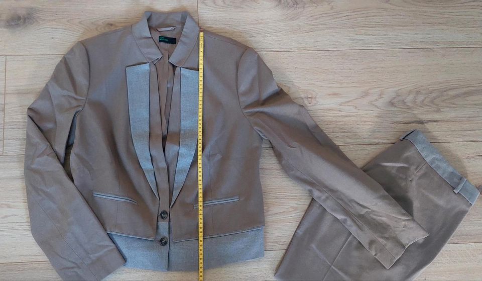 Benetton Anzug Damen Kurzblazer 3/4 Hose Caramelfarben L-XL in Bremen