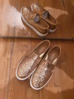 Slipper Glitzer Weiß Gold Größe 40 Neu+OVPSlipper Glitzer Weiß Go Hessen - Eichenzell Vorschau