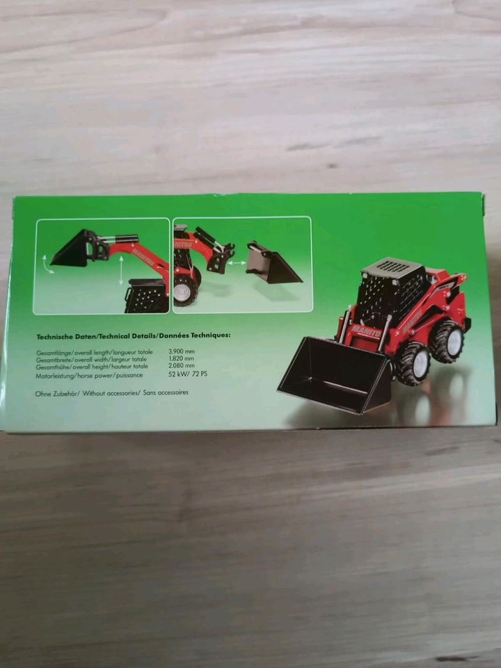 Siku 1 32 Kompaktlader Manitou 3300V in Geislingen an der Steige