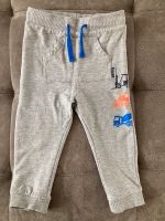 JAKO-O Jogginghose Sweathose Größe 80/86 grau mit Print Hessen - Liebenau Vorschau