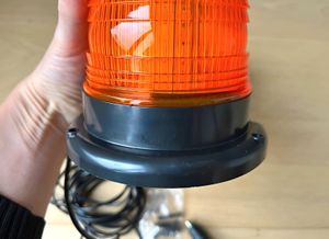 LED Rundumleuchte orange 10 bis 30 Volt mit Magnetfuß und Saugnapf -  Warnleuchte