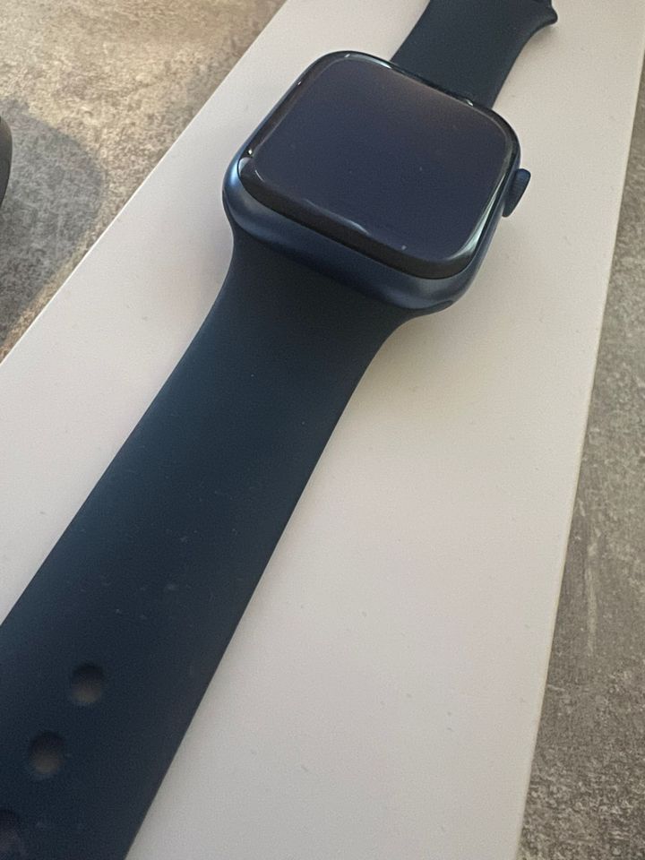 Apple Watch Series 7 (45mm) zu verkaufen - Sehr guter Zustand mit in Kiel