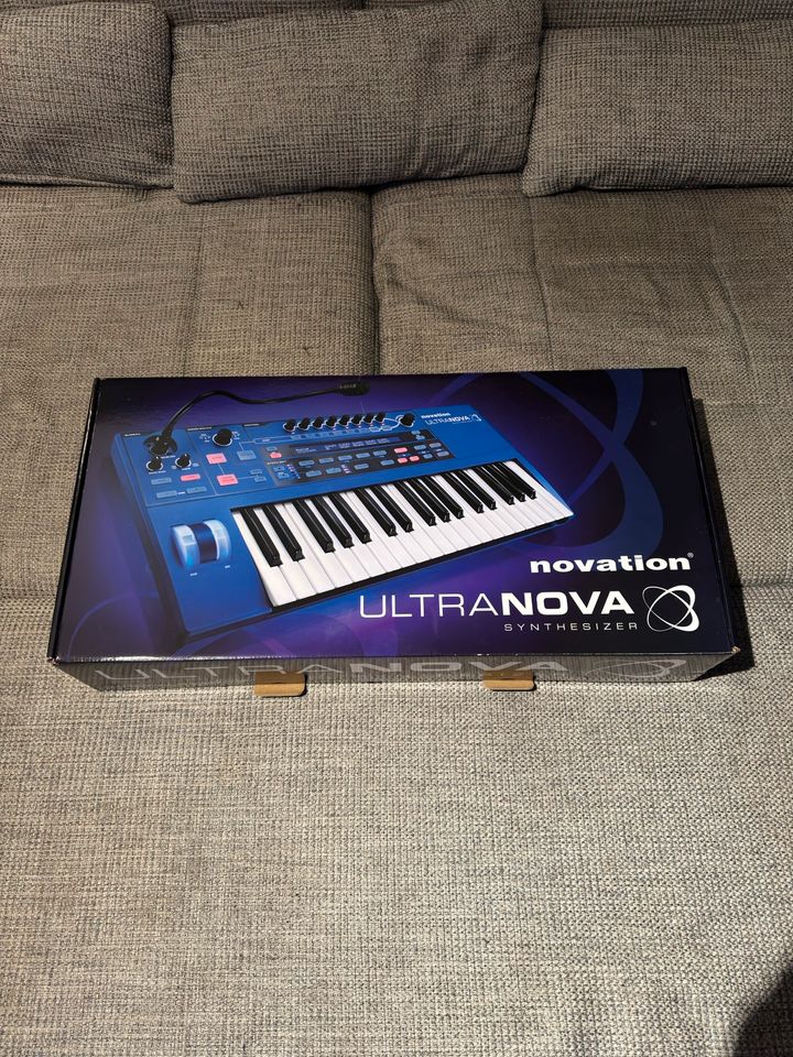 Novation UltraNova Synthesizer inkl. Gig Bag in Koblenz