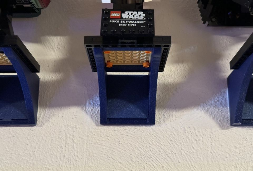 Wandhalterung für LEGO Star Wars Helmet Collection (3D gedruckt) in Altshausen