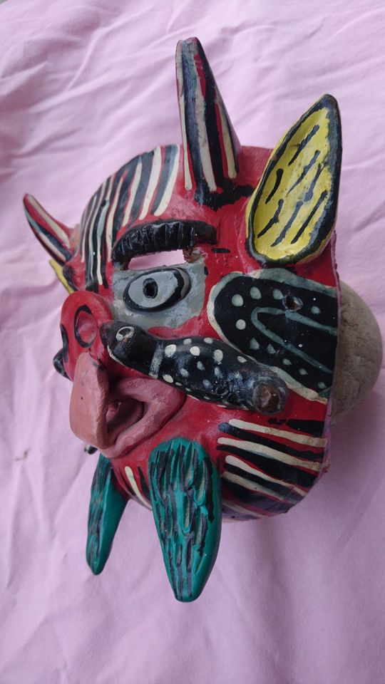 Maske (Souvenir aus Neuseeland) in Berlin