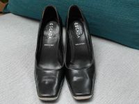 Escada Pumps 38 schwarz getragen mit silberner Spange Berlin - Neukölln Vorschau