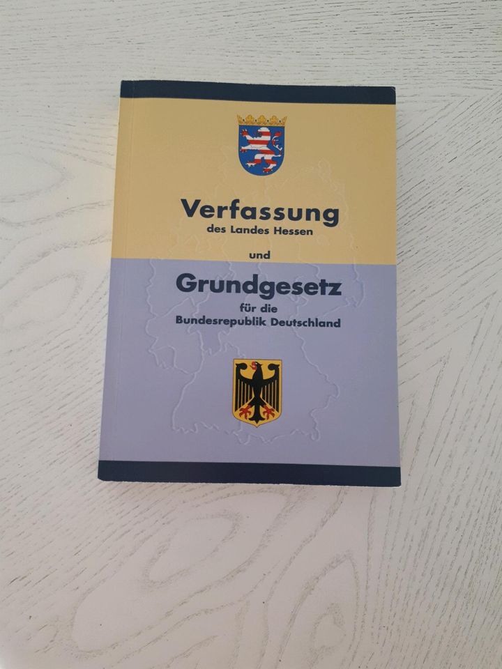 Verfassung Hessen - Grundgesetz - Grundgesetz BRD - Recht in Wiesbaden