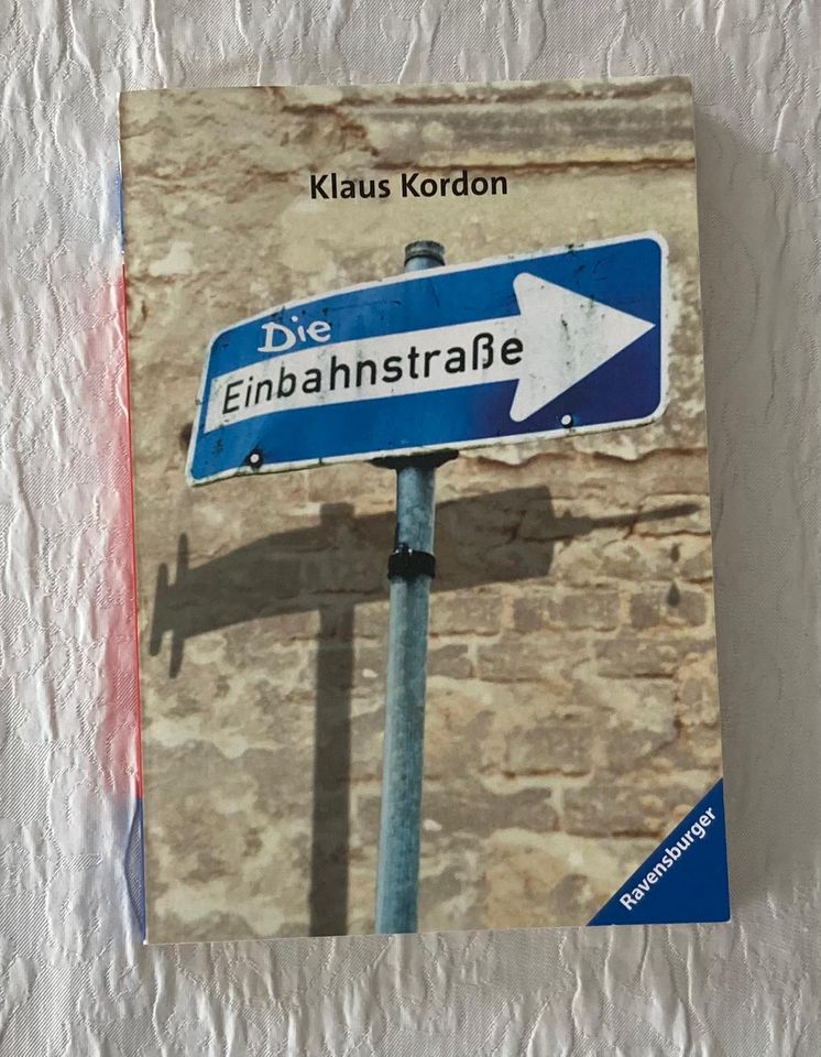 Schulbuch: Die Einbahnstraße, in Taunusstein