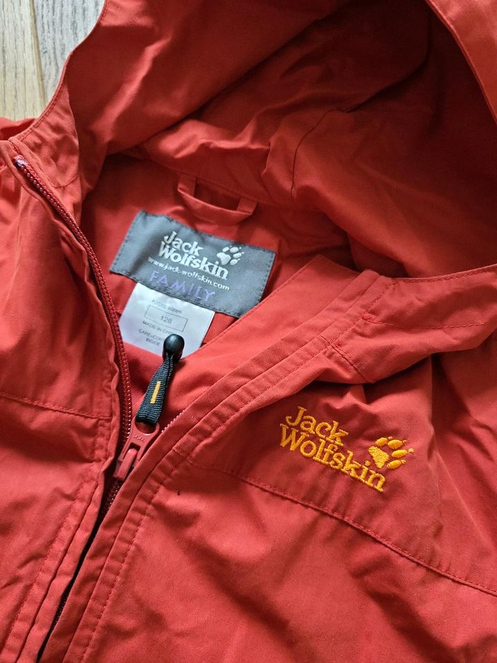 Jack wolfskin,  outdoor / Übergang- jacke m. Kapuze, gr. 128, neu in Bad Neustadt a.d. Saale