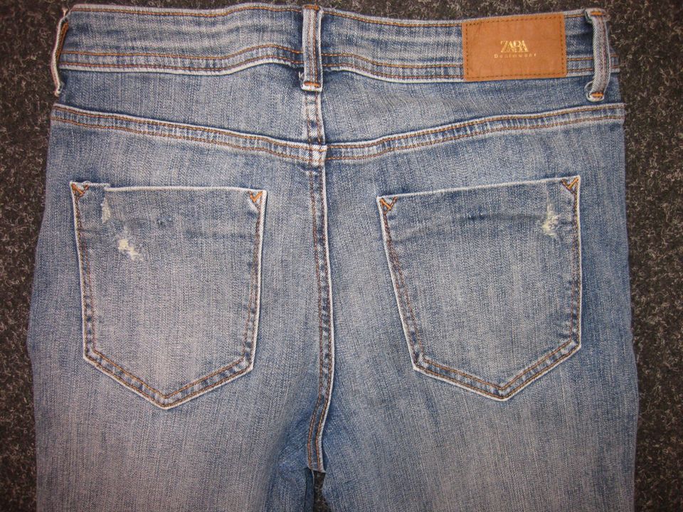 ZARA Jeans Skinny Jeans Mid-Rise blau - 38 - neuwertig - destroye in Ratingen