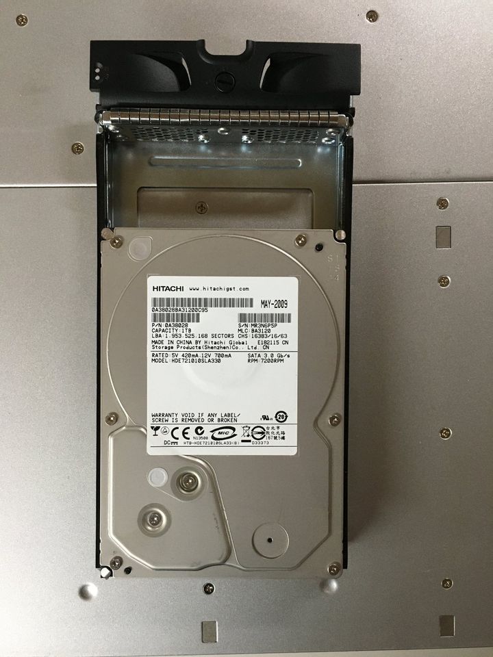 Infortrend EonStor A12U-G2421 mit 12x HDD und Zubehör in Böbingen an der Rems