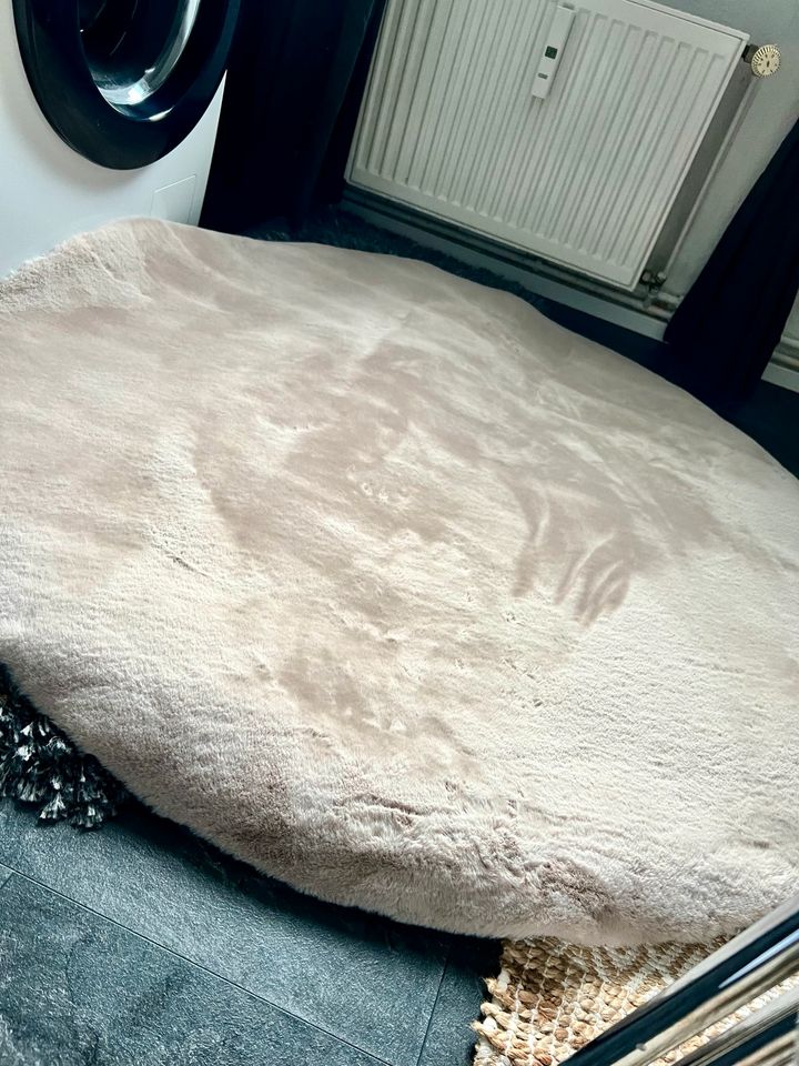 WEICH Kunstfell Teppich rund 140cm Fellteppich Läufer beige Fur in Berlin