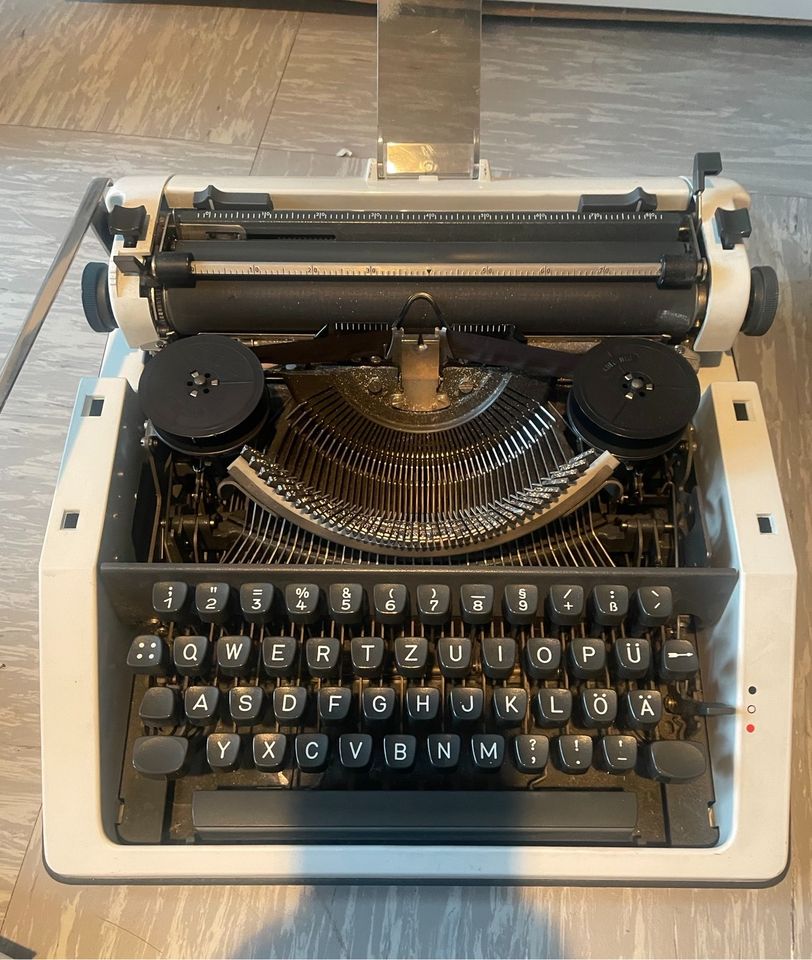 Monica Olympia Koffer - Schreibmaschine in Düsseldorf