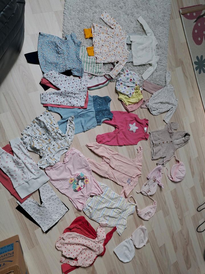 Babykleidung Set Gr. 50/56 36 Teile in Merchweiler