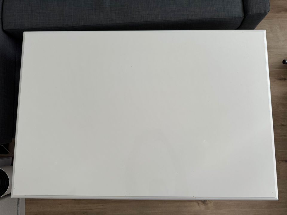 Weißer Wohnzimmer Tisch ca. 120x80x50 in Berlin