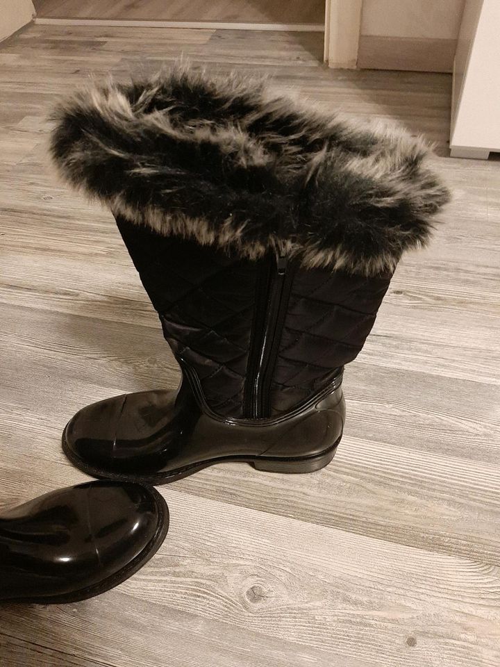 Neue Gummistiefel mit Fell in Vlotho