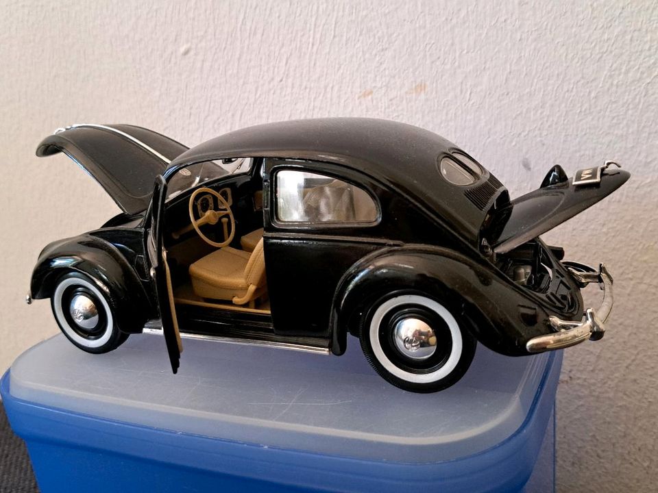 VW Käfer Modell 1/18 in Niedenstein