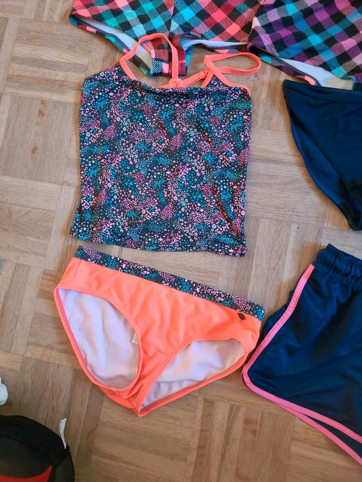 Schwimmkleidung, Badekleidung,Bikini Gr 152-164 in Kleve