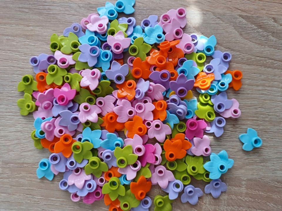 Klemmbausteine, kein Lego, Blätter bunt 170 Stück in Schönkirchen