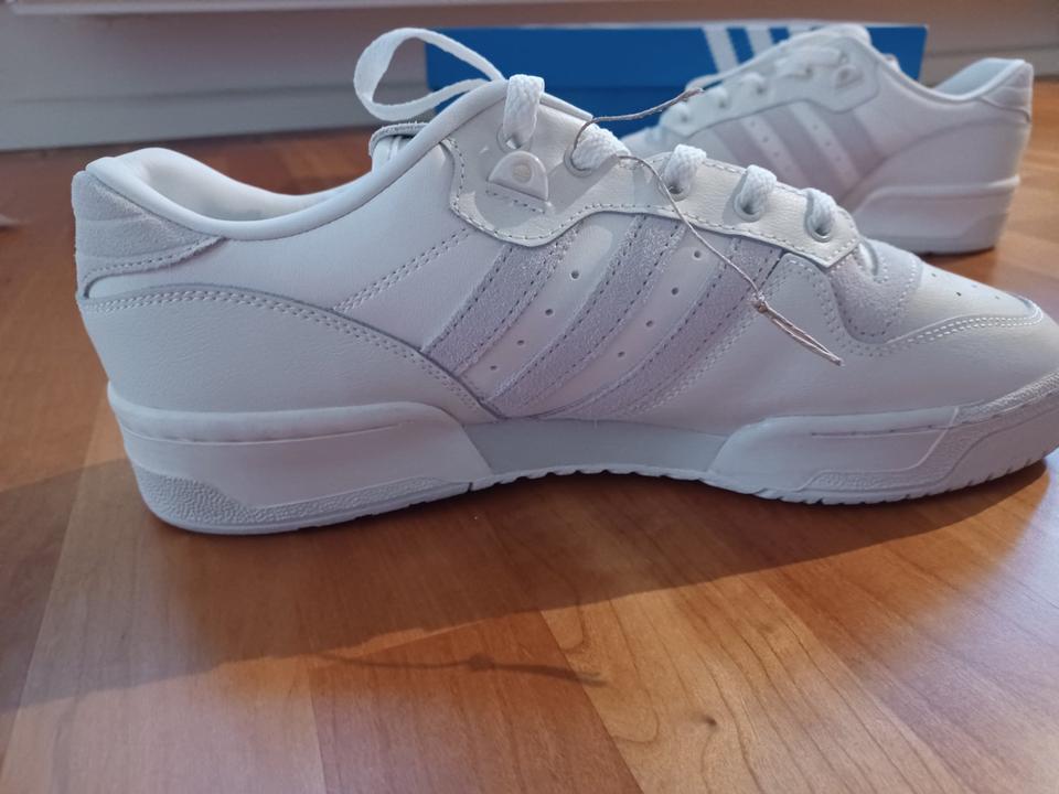 Adidas Rivalry Low Off White Gr. 46 NEU OVP Modell HQ4460 in Hessen Dreieich kleinanzeigen