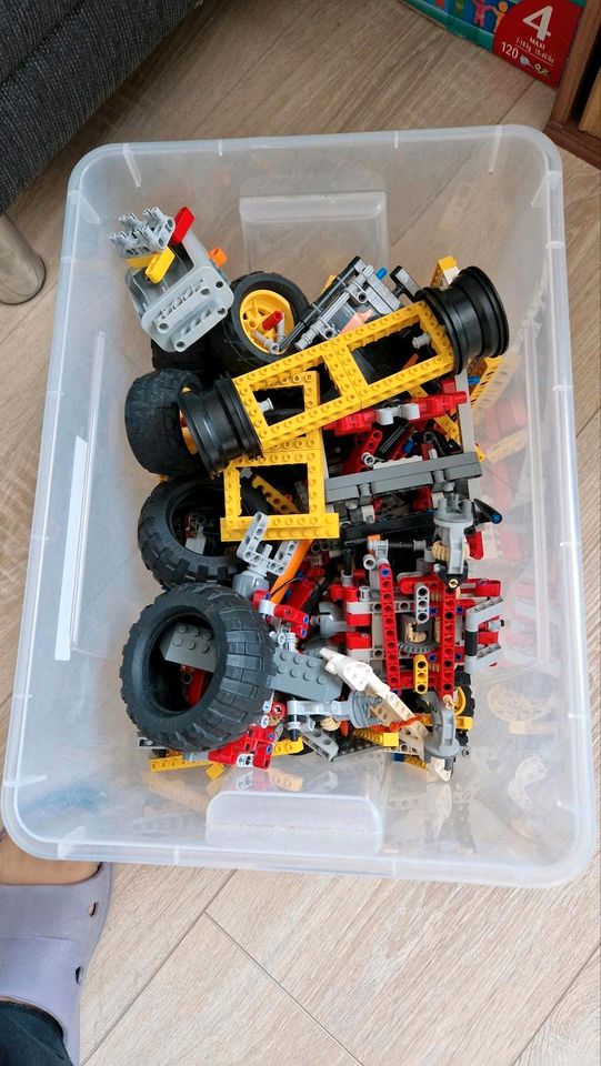 Lego Technik 4x4 Offroader 9398 in Königslutter am Elm