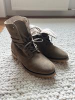 Schnürstiefelette Wildleder gefüttert Gr. 40 NEU München - Bogenhausen Vorschau