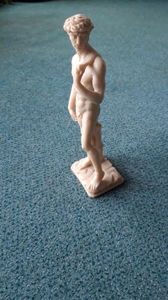 Statue "David" von Michelangelo, Höhe 23 cm in Neu-Isenburg