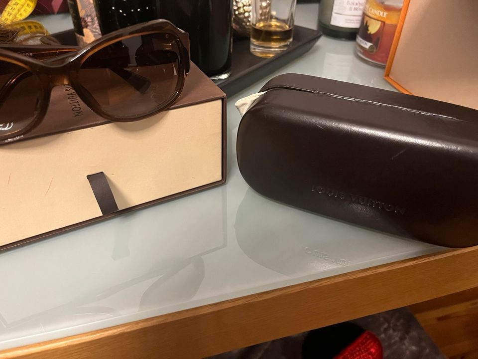 Original Louis Vuitton Sonnenbrille mit Box, so gut wie neu in Berlin