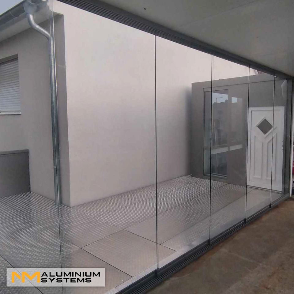 Glasschiebewand Glasschiebetür Glaswand Windschutz 4,5 m x 2,3 m in Nauheim