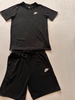 Nike Set 2- teilig T-Shirt Shorts Sportbekleidung 147-158 cm Hessen - Schöneck Vorschau