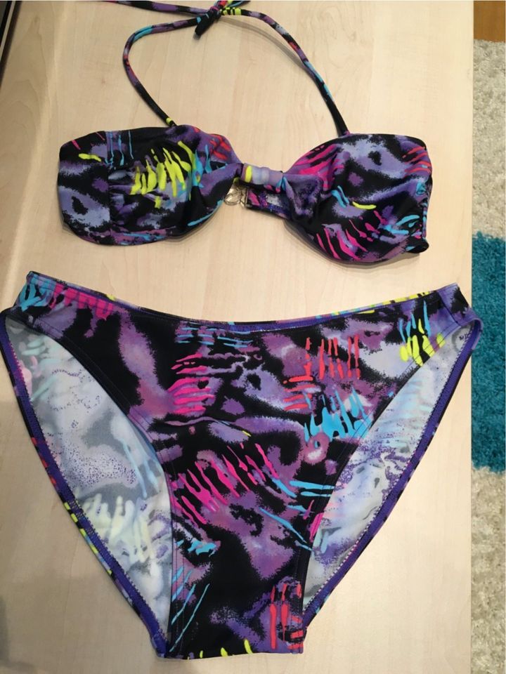 Bikini Zweiteiler Sommer Damen Gr. 40 violett-schwarz-bunt in Losheim am See