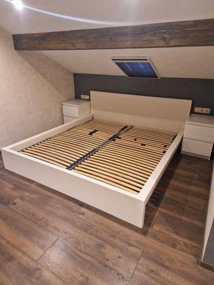 Ikea Malm Bett 1,8mx2,0m mit Lattenrosten ohne Matratze in Witzenhausen