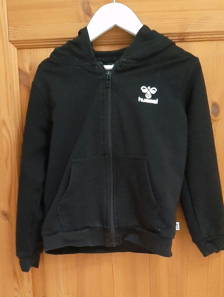 Hummel Sweatshirt Jacke Gr.122 in Jesteburg