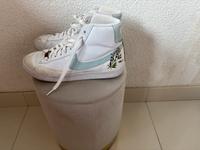 Nike Sneaker weiss Schuhe neuwertig 41 Baden-Württemberg - Winterbach Vorschau