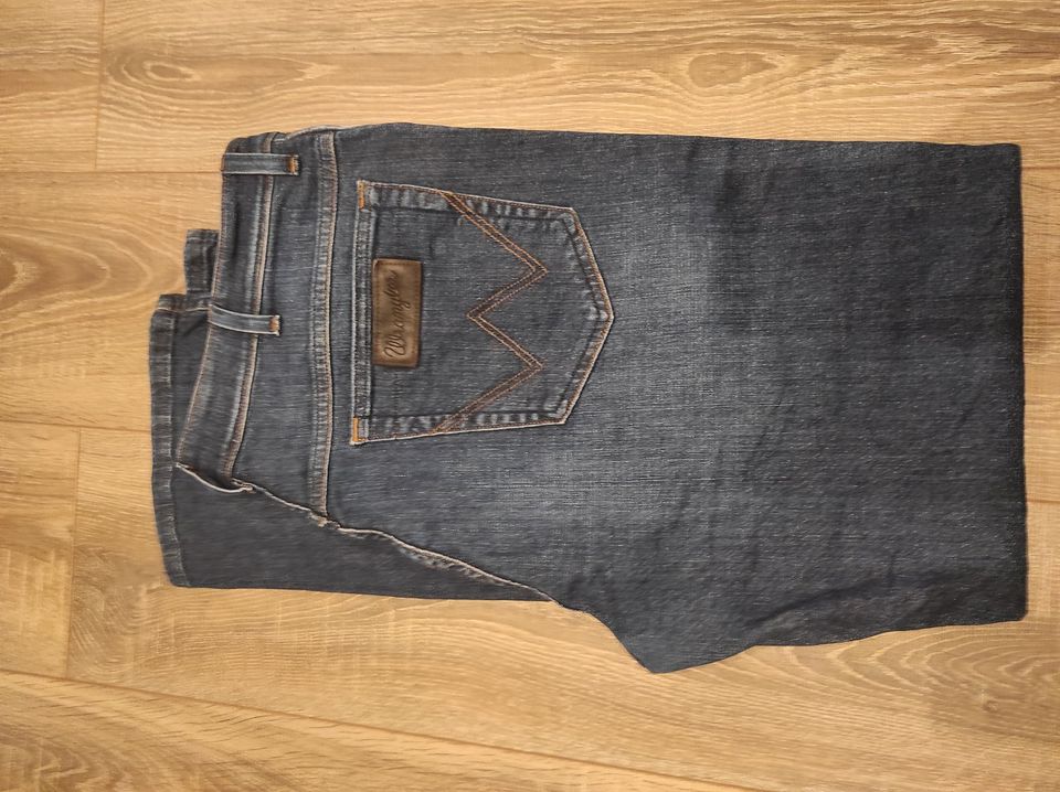 Jeans Levis - Wrangler - Pierre Cardin .... in Leopoldshöhe