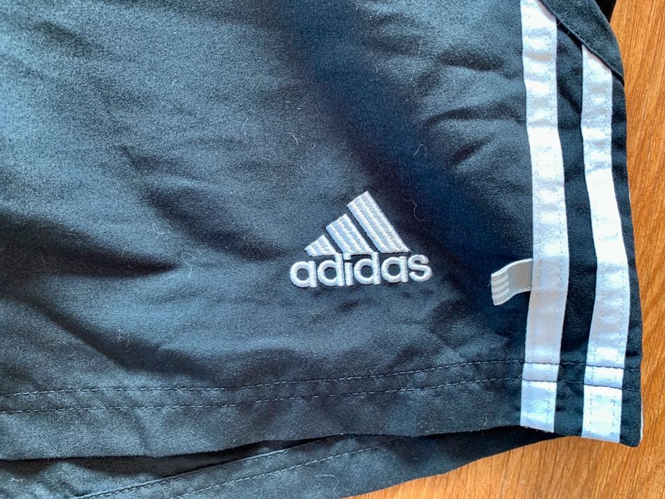 Sporthose Adidas Gr. M Shorts dunkelblau in Flensburg