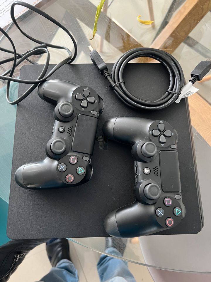 PlayStation 4 slim 1 gb in Rödermark